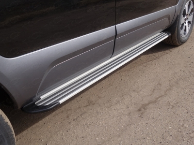 Пороги алюминиевые Slim Line Silver ТСС для Toyota Highlander 2014-2016